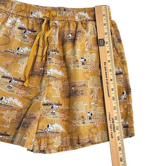 Peanuts x Reyn Spooner Uniqlo Snoopy Surfing Shorts Women Small 4 Yellow Pockets - Picture 9 of 12
